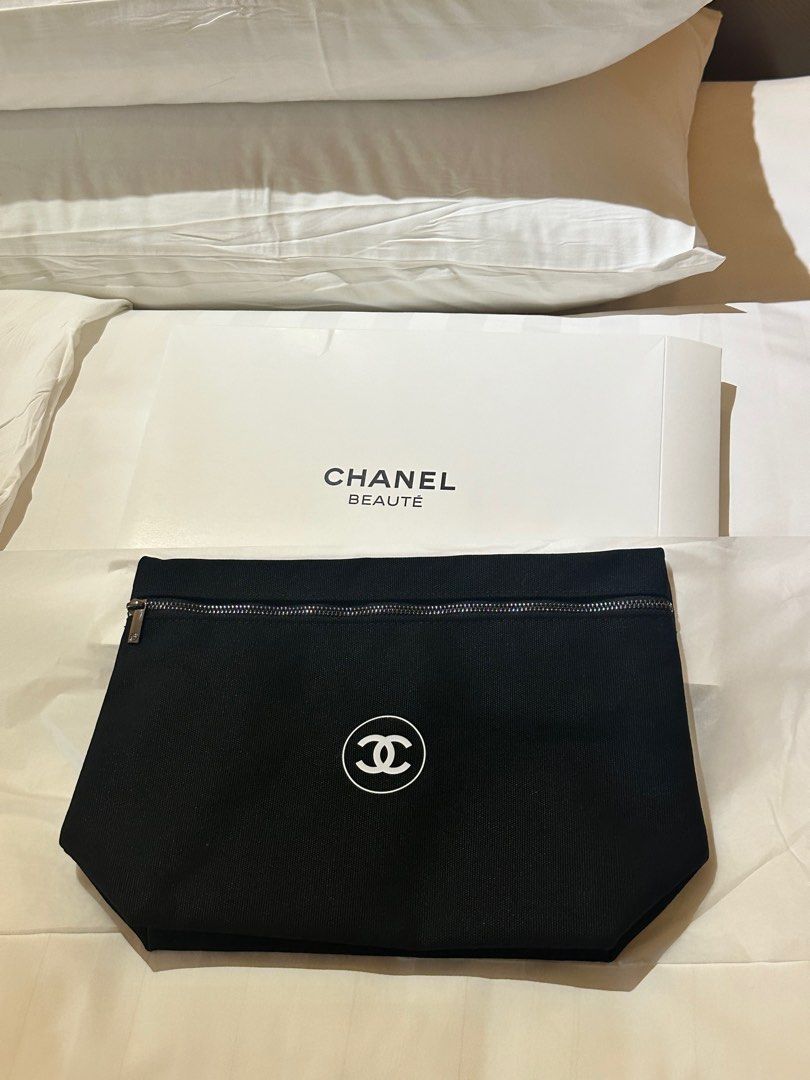 Chanel online beauty clutch