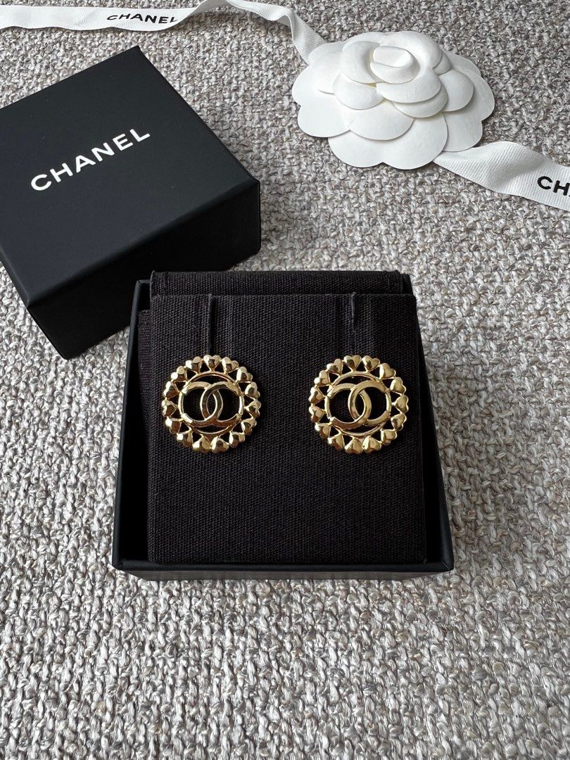 Chanel mini shop stud earrings