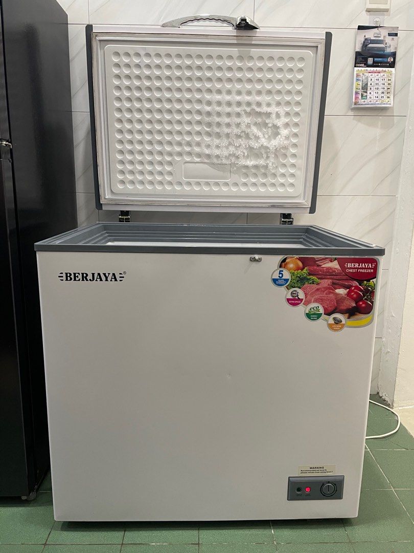 Chest freezer 230litre BERJAYA PREMIUM, Food & Drinks, Chilled & Frozen