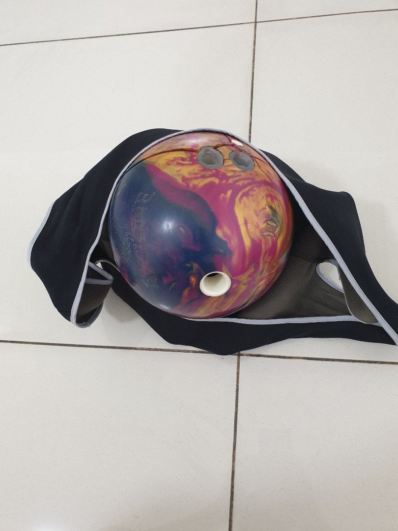 Cracked bowling ball ( FREE bowling bag shown in picture), Sports