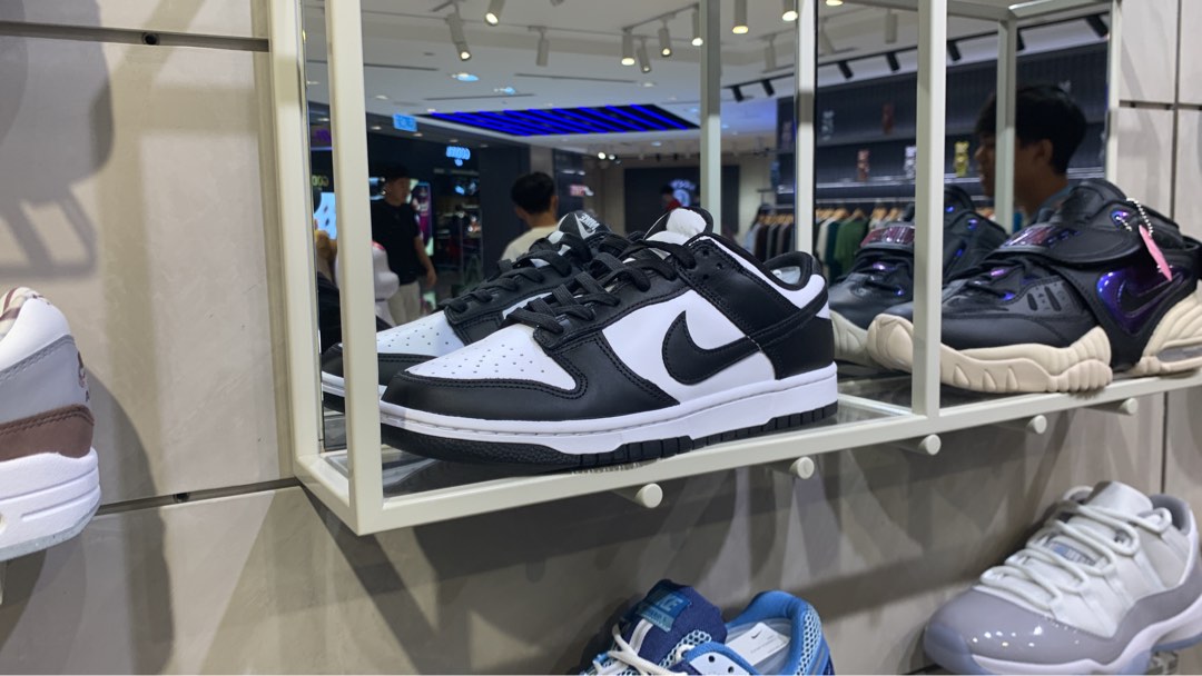 dunk low panda stockx