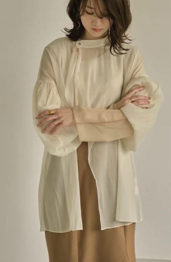 轉售Eaphi volume sleeve sheer blouse Ivory, 她的時尚, 上衣, 襯衫在