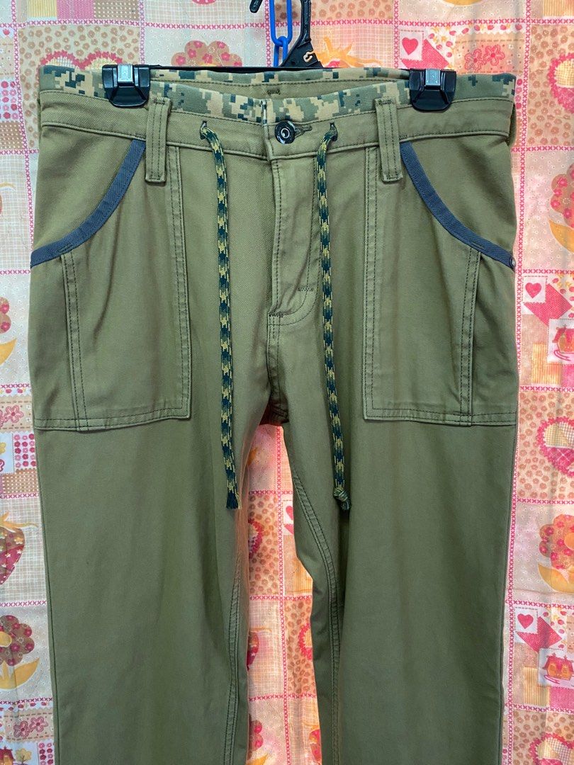 Edwin Stretch (Category: Chinos) located in Shah Alam. Submitted by sulongbundle (Listing ID 1235222932, Image 2). Description: Size S 32 inch Labuh 42 inch Kaki 14 inch Edwin cotton kain memberi slim fit.