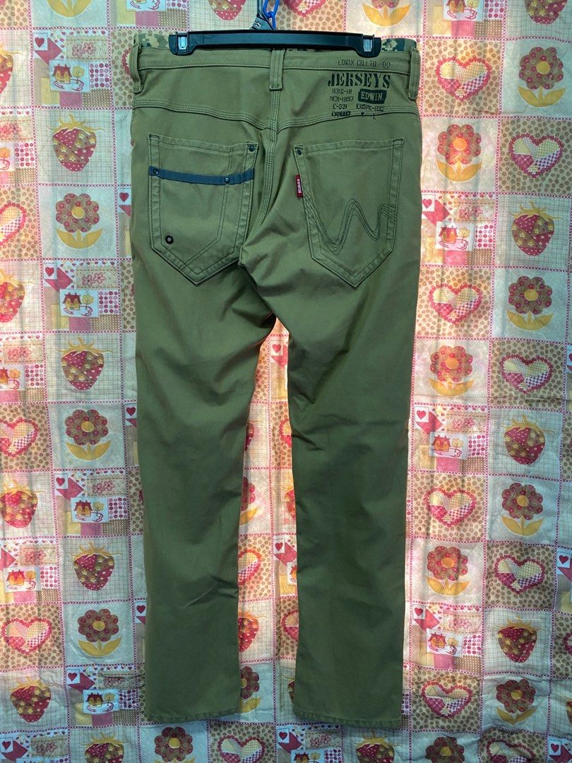 Edwin Stretch (Category: Chinos) located in Shah Alam. Submitted by sulongbundle (Listing ID 1235222932, Image 3). Description: Size S 32 inch Labuh 42 inch Kaki 14 inch Edwin cotton kain memberi slim fit.