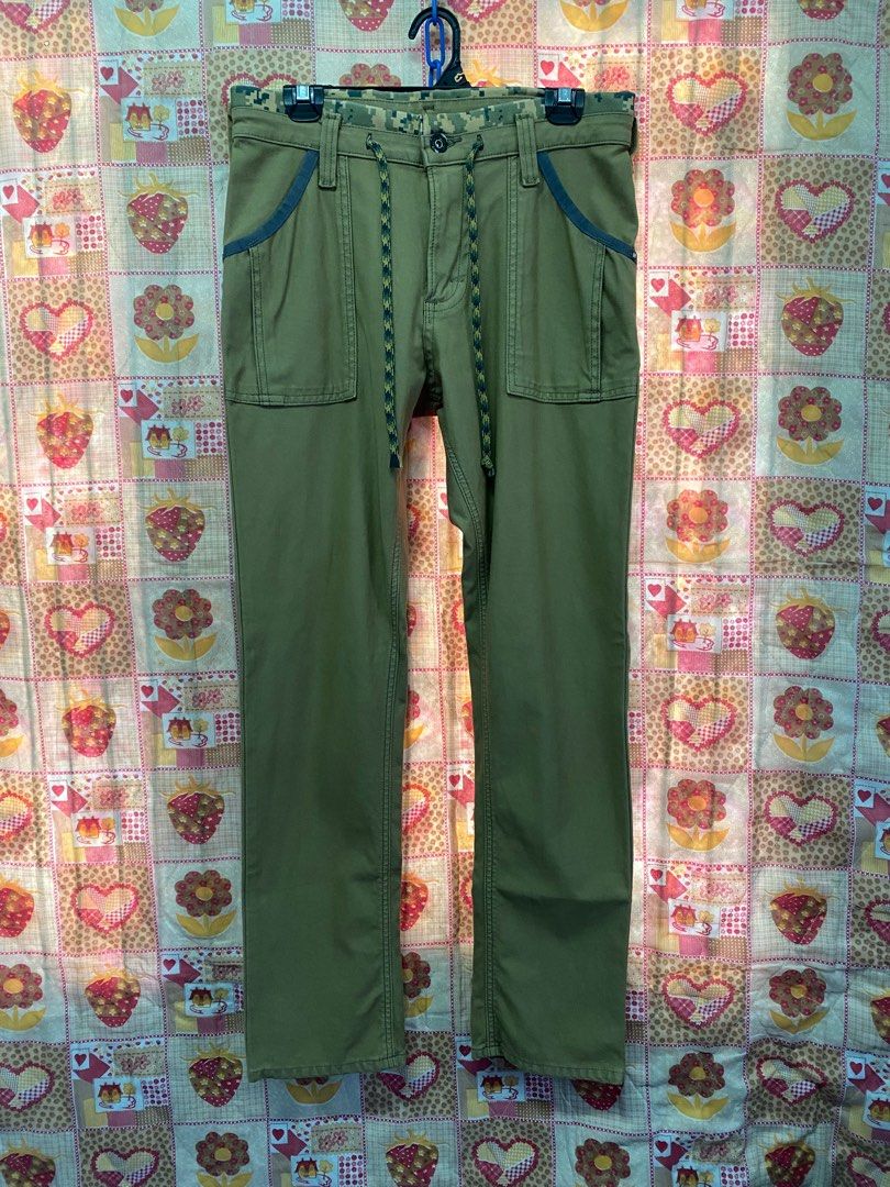 Edwin Stretch (Category: Chinos) located in Shah Alam. Submitted by sulongbundle (Listing ID 1235222932, Image 1). Description: Size S 32 inch Labuh 42 inch Kaki 14 inch Edwin cotton kain memberi slim fit.