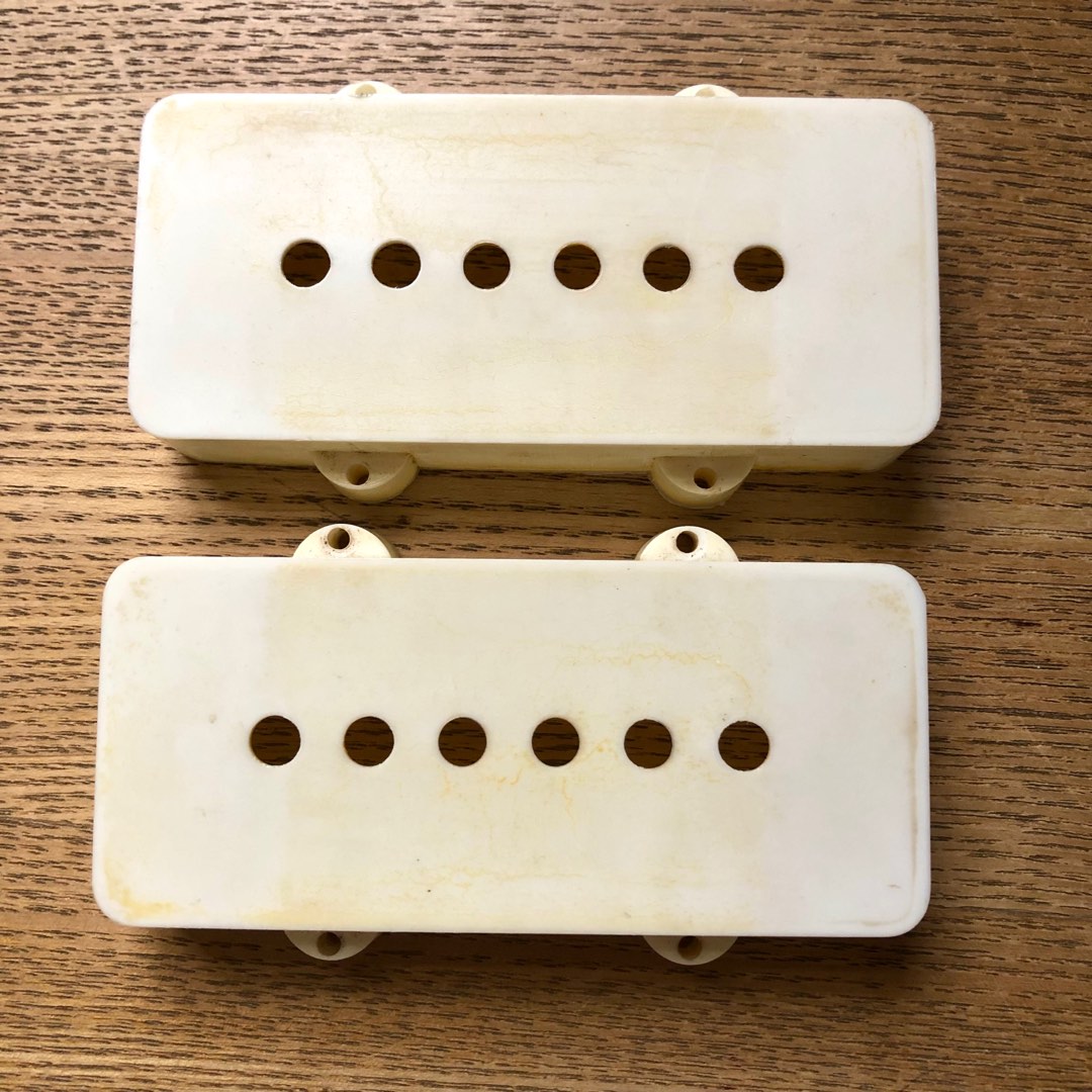Fender Jazzmaster parchment / aged white pickup cover set (heavy relic