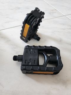 Foldable bicycle pedal