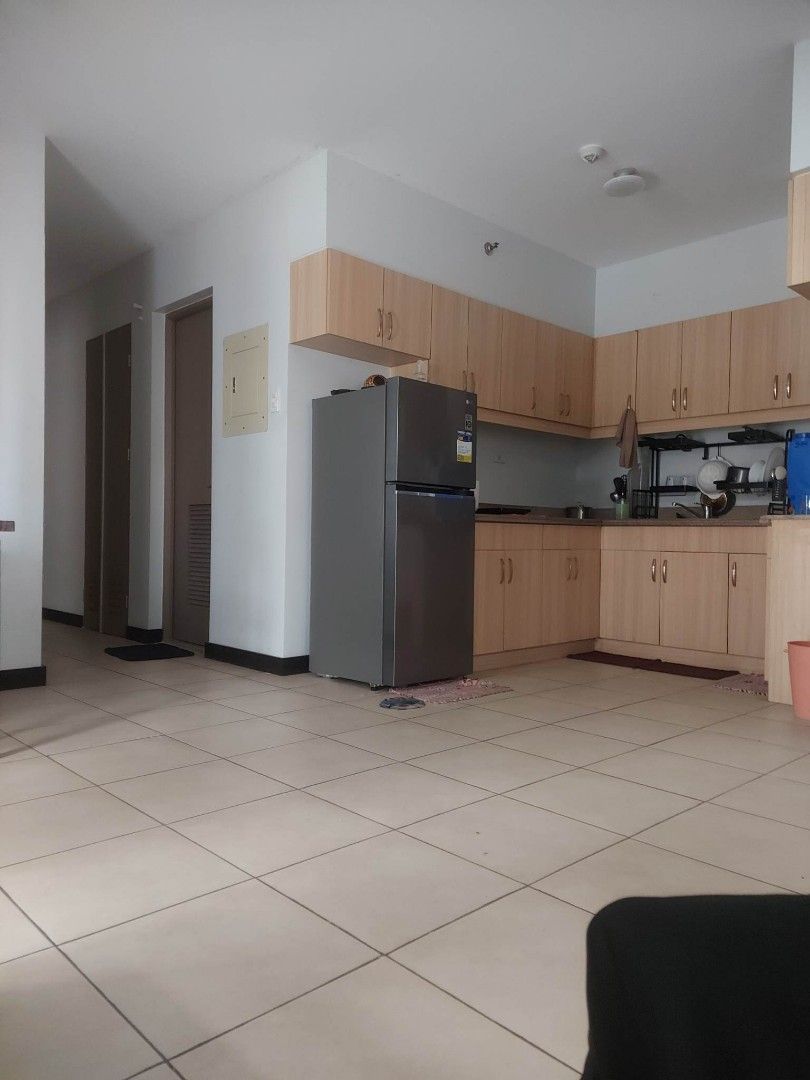 For rent (Category: Apartments & Condos) located in Makati City. Submitted by patrokoy (Listing ID 1235265635, Image 2). Description: 3 Rooms 2 CR 2 Balcony.