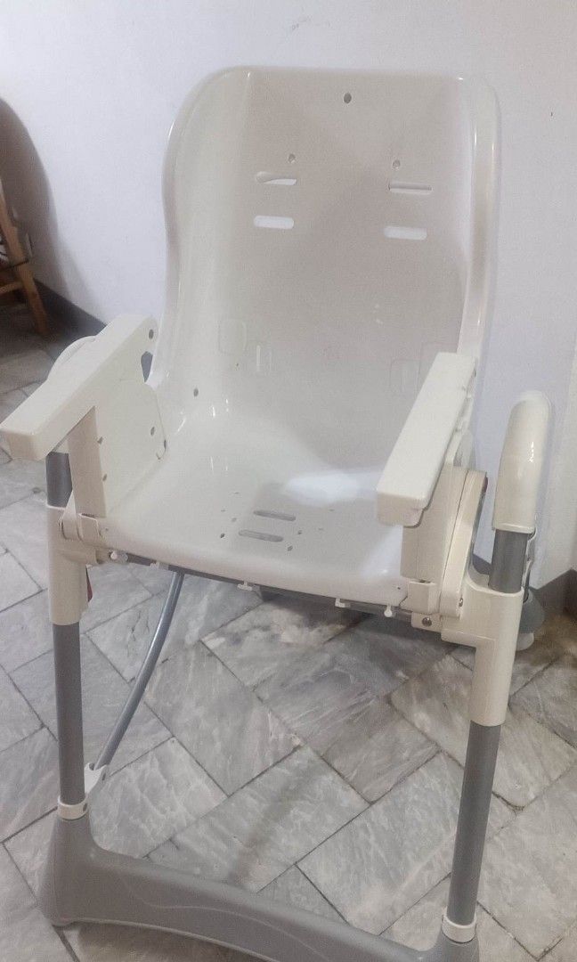 Giant Carrier High Chair on Carousell