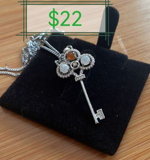 (Category: ) located in . Submitted by bespokeaccessories (Listing ID 1235165176, Image 1). Description: .