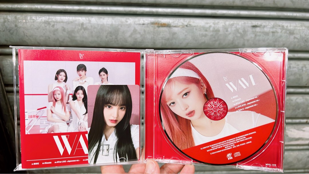 Ive wave album, 興趣及遊戲, 收藏品及紀念品, 明星周邊- Carousell