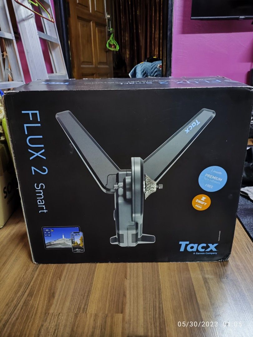 JACKPOT Tacx FLUX 2 Smart Trainer Garmin Free 105 Cassette