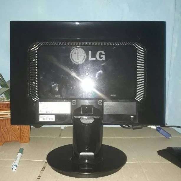 LCD Monitor LG Flatron 17 Inch wide L177WSB, Elektronik, Bagian
