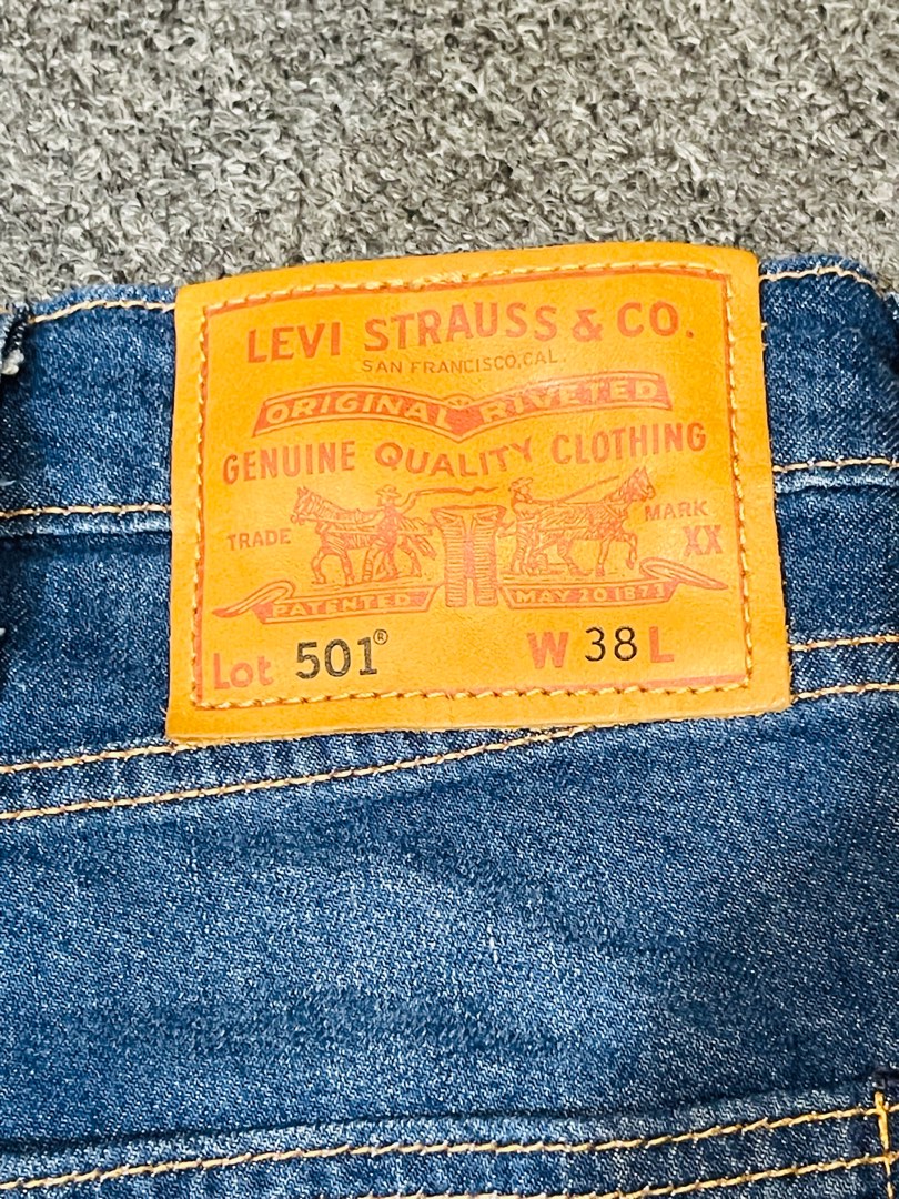 LEVI’S PREMIUM 501 牛仔短褲/彈性牛仔短褲/排扣皮標 大E絕版款 38腰 保存良好 近乎全新 誠可議