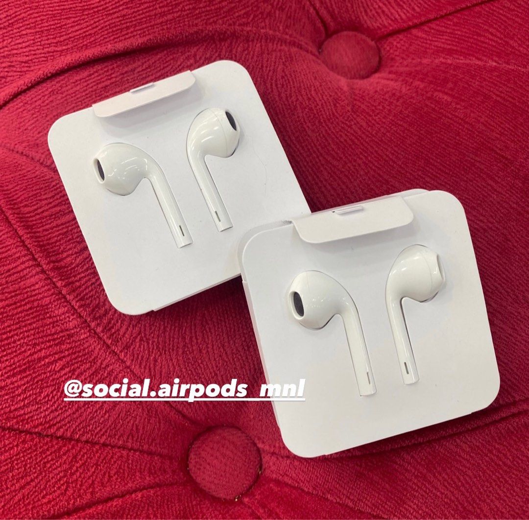 lightning earphones on Carousell