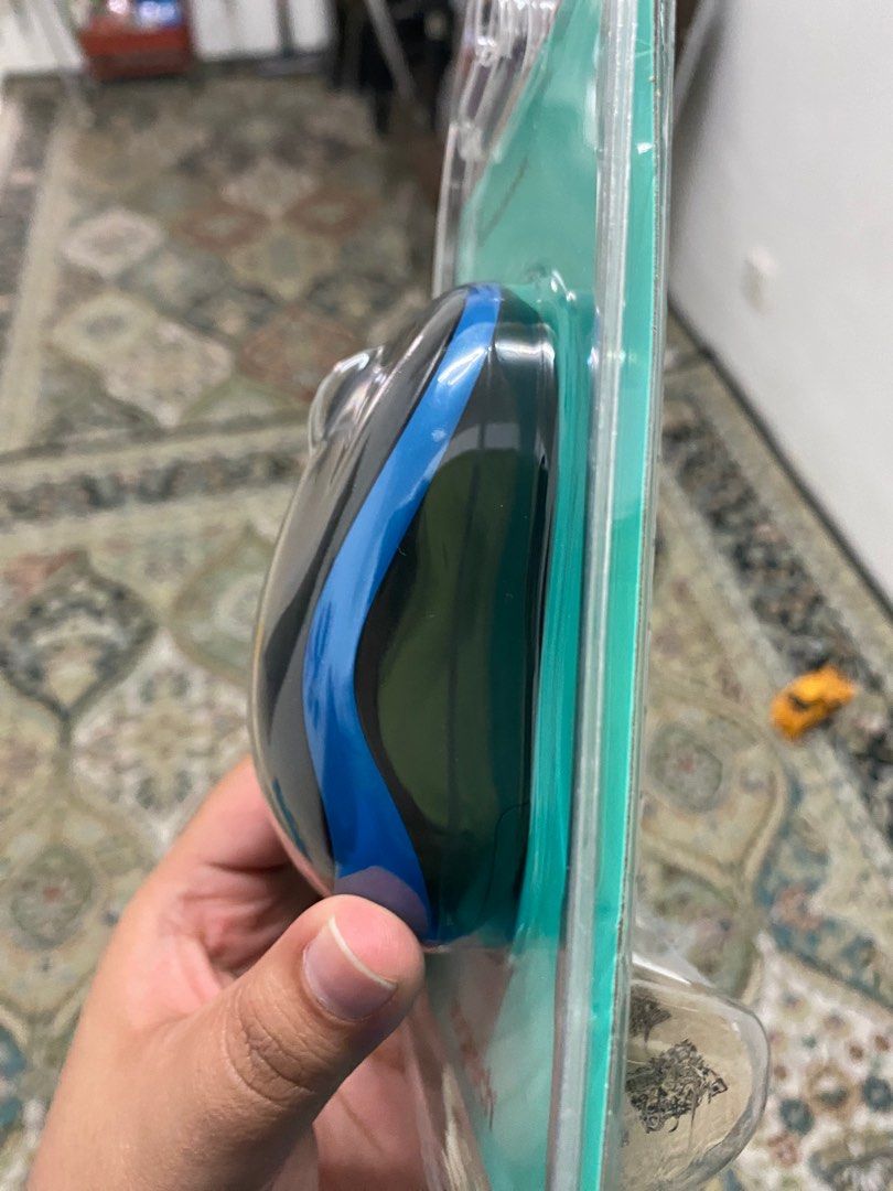 Logitech wireless mouse (Category: Mouse & Mousepads) located in Kuala Lumpur. Submitted by sarah_anwar (Listing ID 1235281079, Image 2). Description: New unopen Win this as a lucky draw during office events Wireless. .