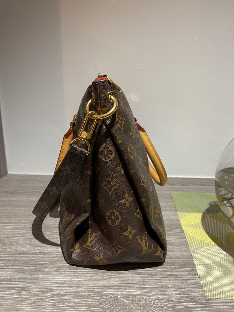 Louis Vuitton 2021 New LV Boulogne noir handbag, Women's Fashion, Bags &  Wallets, Shoulder Bags on Carousell
