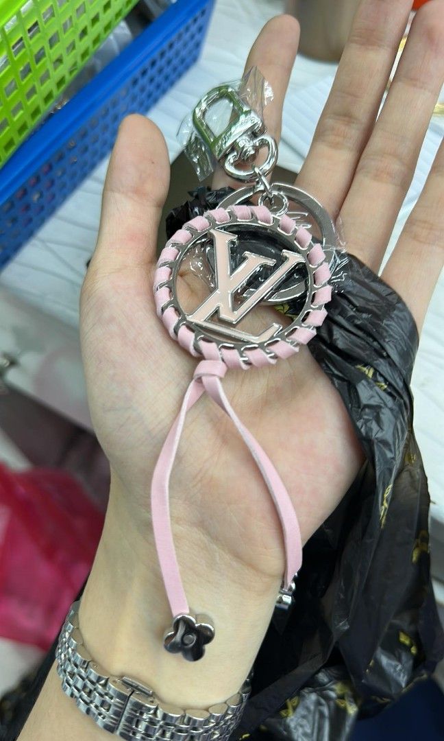 LOUIS VUITTON Porte Cles looping Key Holder Gold Pink M66006 LV