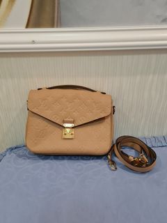 Lv metis empreinte leather