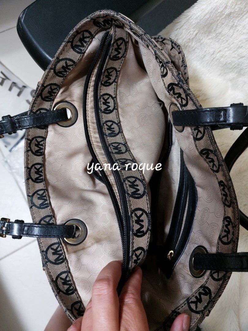 Michael Kors Jet Set Tote (Category: Luxury Bags & Wallets) located in Manila. Submitted by yanakolekzione (Listing ID 1235298784, Image 2). Description: original MK tote needs cleaning size 16x10 inches.