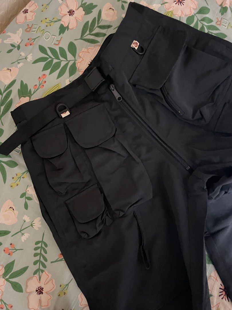 Mountain research cargo pants, 男裝, 褲＆半截裙, 運動褲- Carousell