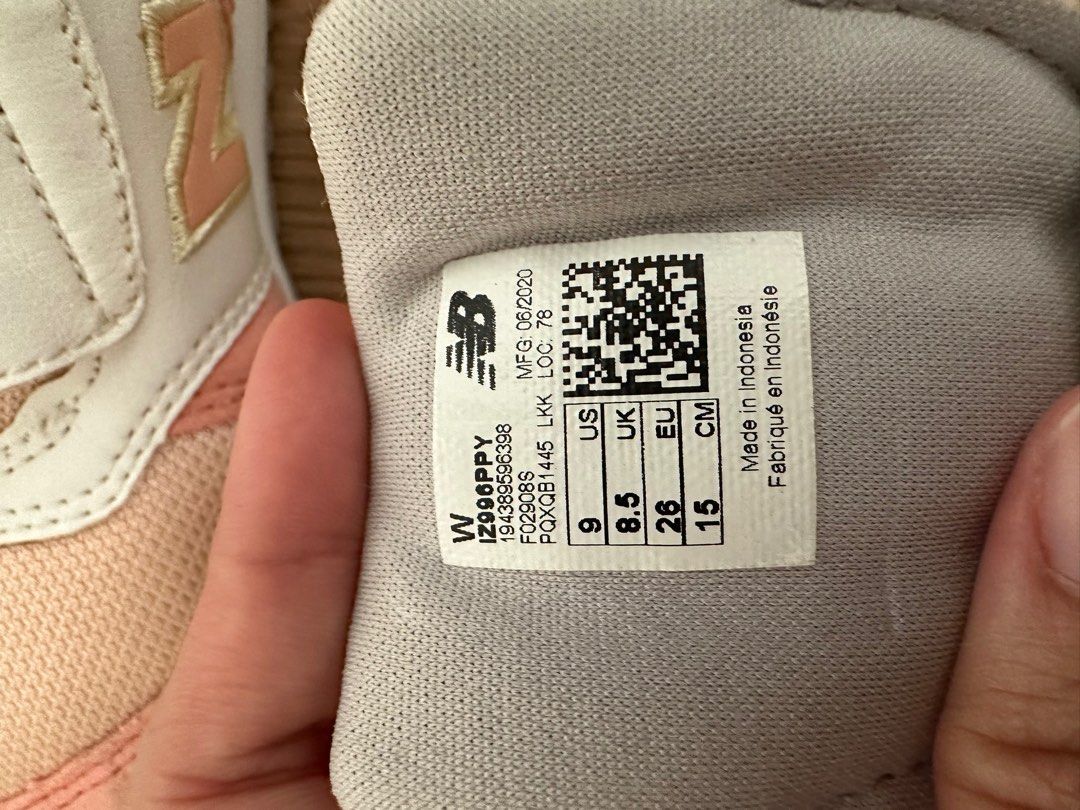 https://www.carousell.sg/p/new-balance-996-1235236511/