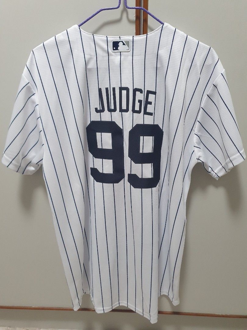 Nike Men's New York Yankees Aaron Judge #99 Grey T-Shirt