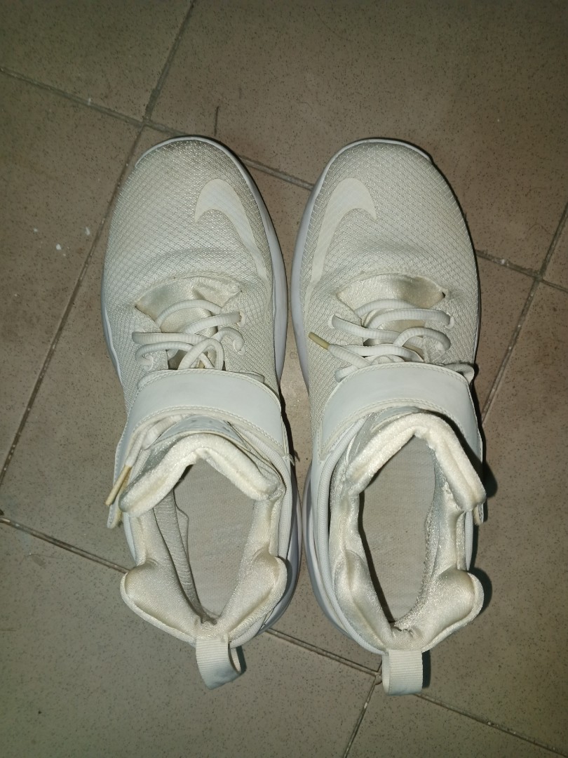 Nike Kwazi triple White size 12, Men's Fashion, Footwear, Sneakers on ...