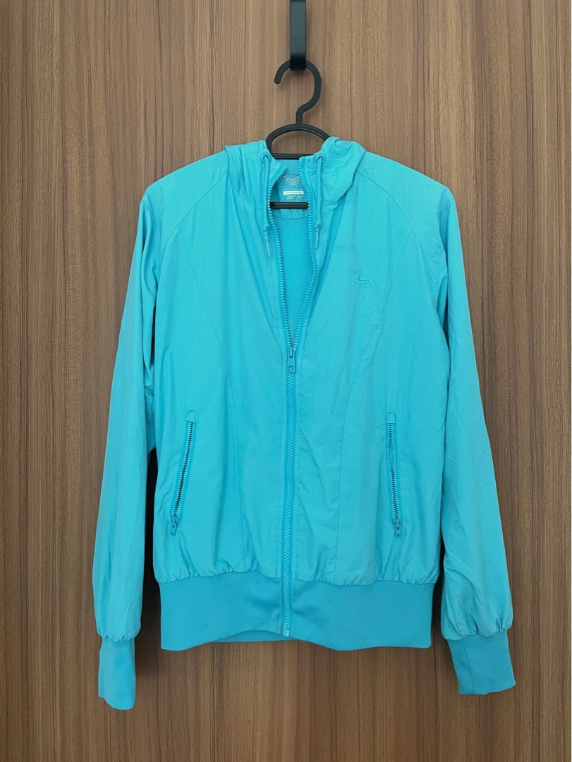 Nike Windbreaker, Women's Fashion, Activewear on Carousell