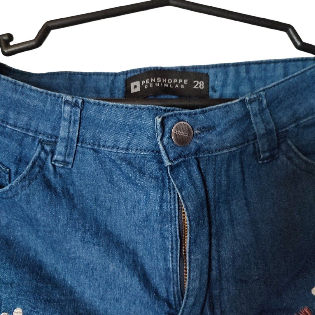 Penshoppe Pekpek Shorts (Category: Babies & Kids Fashion) located in Mandaluyong City. Submitted by FreshFoldsPh (Listing ID 1235192613, Image 3). Description: Penshoppe Mini Shorts ₱150 + SF Size: Small Dimensions: Width: 14" Length: 11" Leg length: 10" Conditions: None.