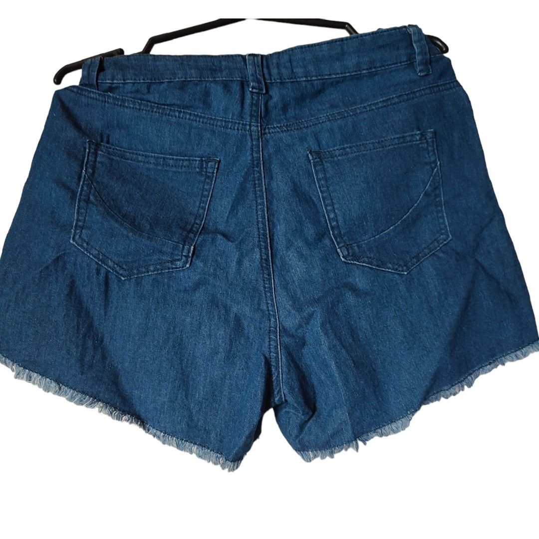 Penshoppe Pekpek Shorts (Category: Babies & Kids Fashion) located in Mandaluyong City. Submitted by FreshFoldsPh (Listing ID 1235192613, Image 2). Description: Penshoppe Mini Shorts ₱150 + SF Size: Small Dimensions: Width: 14" Length: 11" Leg length: 10" Conditions: None.