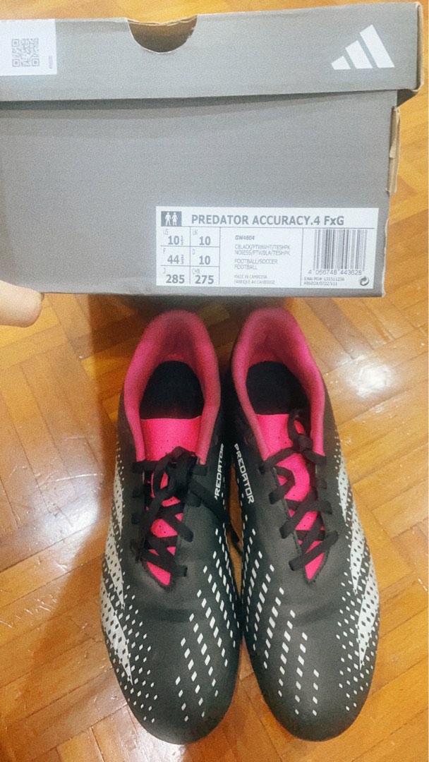 Predator Accuracy .4 FxG, Men's Fashion, Footwear, Sneakers on Carousell