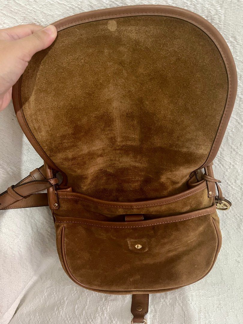 PRELOVED MK Jamie shoulder crossbody bag (Category: Luxury Bags & Wallets) located in Cainta. Submitted by jdcmd (Listing ID 1235218852, Image 3). Description: MK Jamie shoulder crossbody bag Preloved, personal use Velvet type bag W/carecard Decluttering SF c/o buyer via lalamove, grab or lbc from Cainta Gcash or bdo bank transfer No cod, cop Payment first basis.