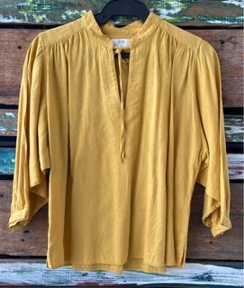 Preloved Uniqlo Blouse Size Small