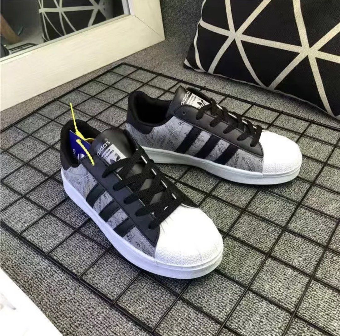 Adidas superstar black online label