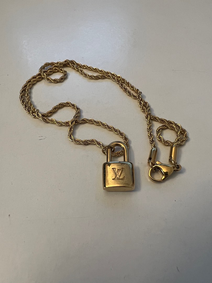 [Japan Used Necklace] Louis Vuitton Lv Charm Necklace Pole With Accessories