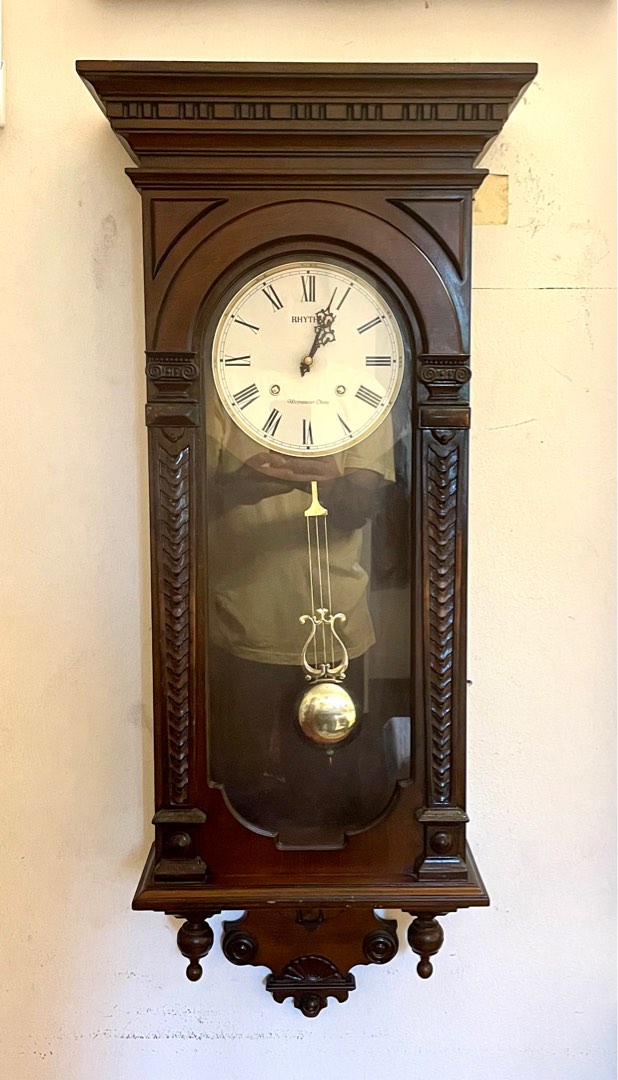 RHYTHM Brown Wood Pendulum Wall Clock Westminster Chimes & Hourly