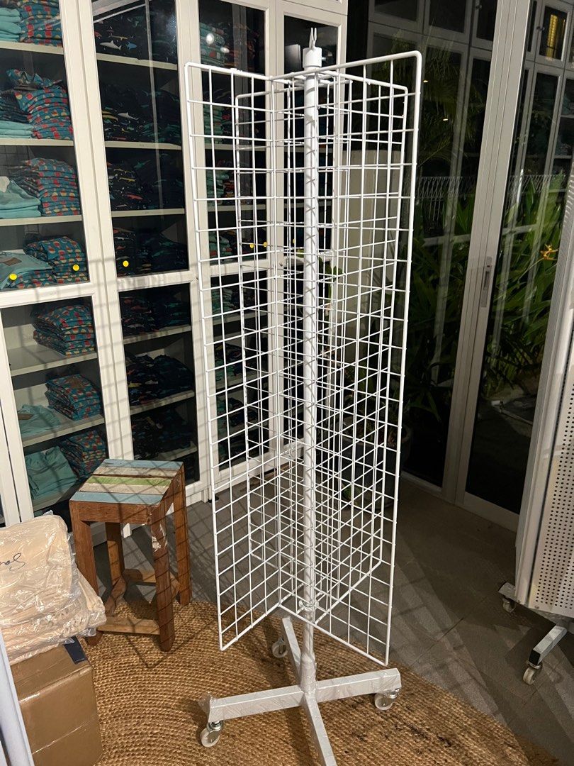 5 x Rotating peg board display rack spinners, Furniture & Home Living