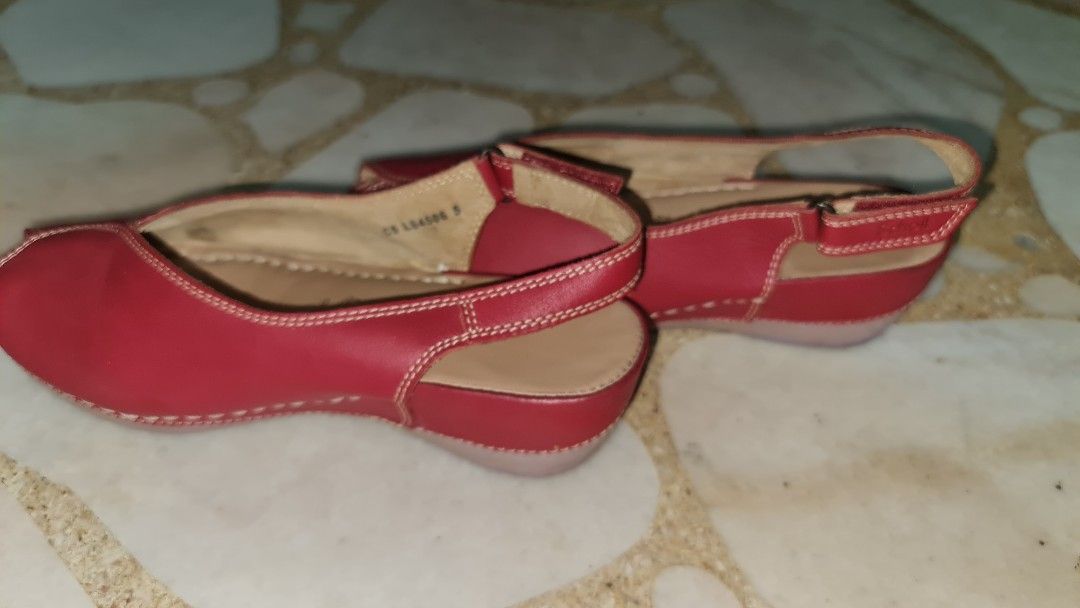 scholl memory cushion shoes