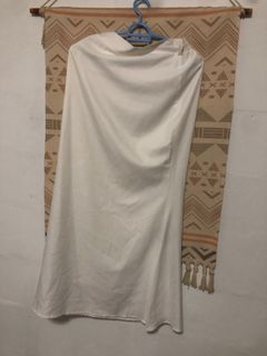Skirt panjang putih