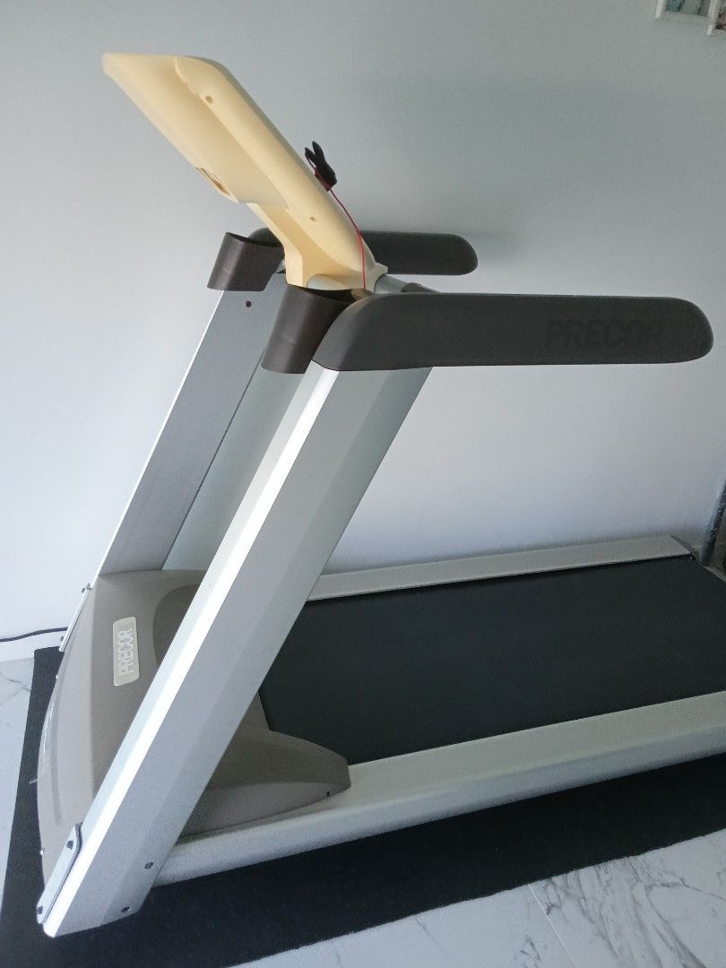 Precor clearance 933 treadmill