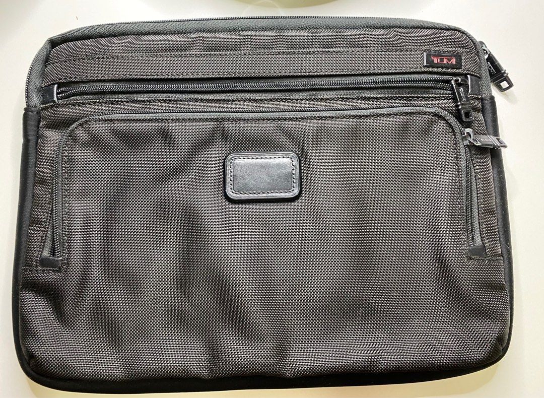 Tumi medium 2024 laptop cover