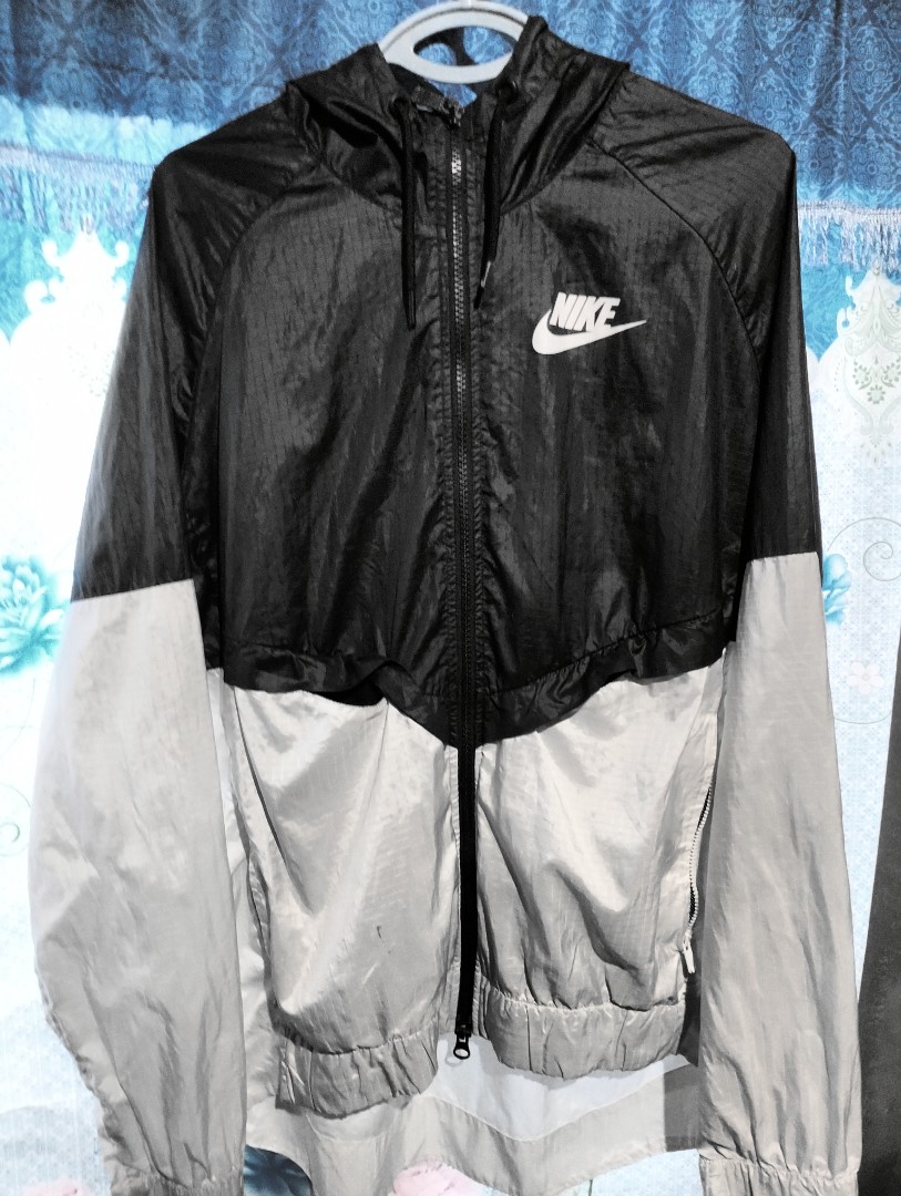 Two-tone Nike Windbreaker, Water Repellant, With ventilation and zipper ...