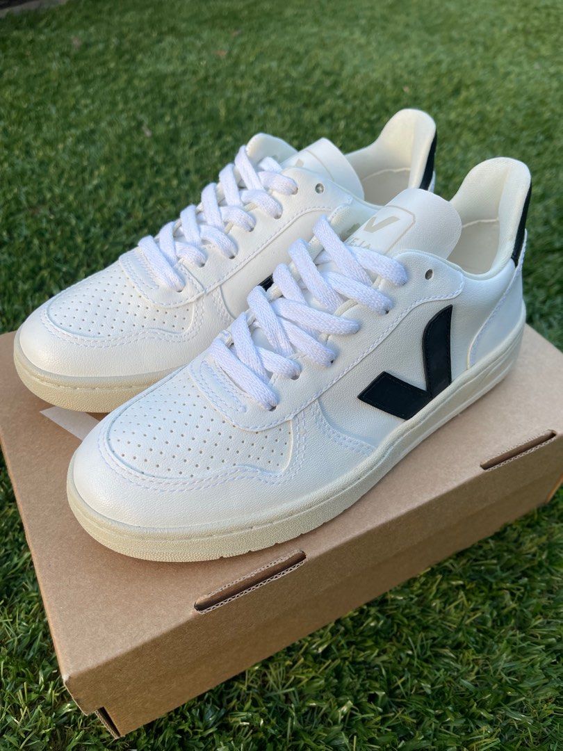 VEJA V-10 CWL White Black, Women's Fashion, Footwear, Sneakers on Carousell