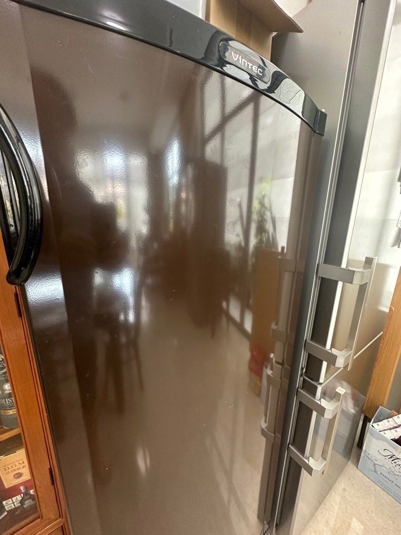 Vintec Classic Wine Fridge V120SP, TV & Home Appliances, Kitchen