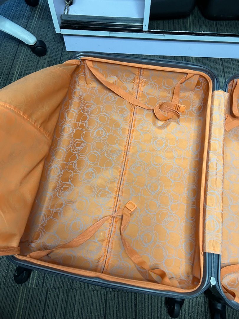 Voyager luggage extra large on Carousell