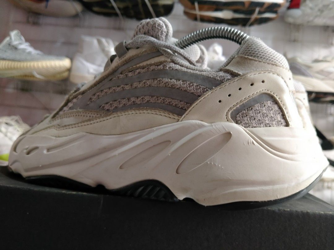 adidas yeezy boost 700 size 40, Fesyen Pria, Sepatu , Sneakers di Carousell