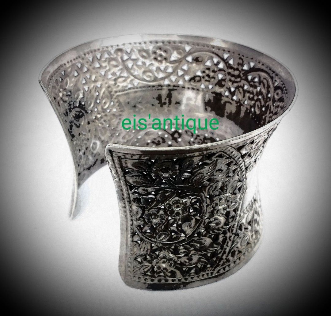 Antik silver bangel, Hobbies & Toys, Collectibles & Memorabilia ...