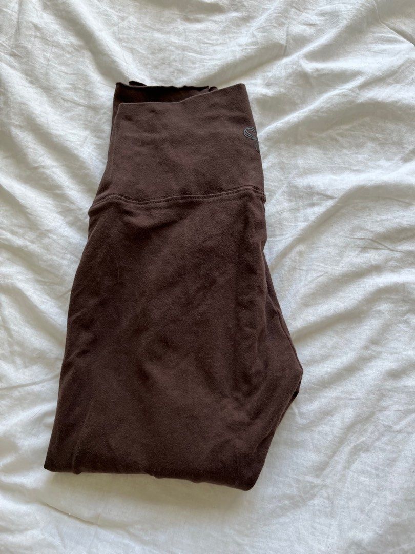 Aritzia leggings, Women's Fashion, Clothes on Carousell