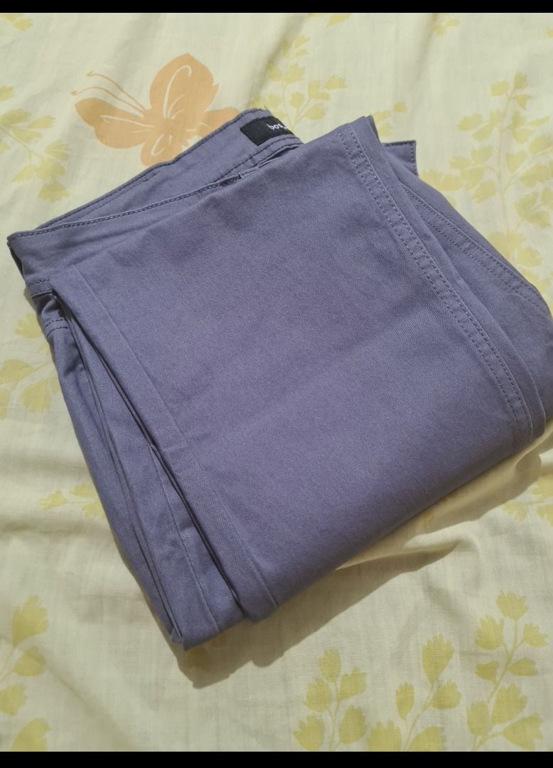 Bossini Slim Tapered Casual Pants (Flint) (Category: Chinos) located in Manila. Submitted by jio2020 (Listing ID 1238516892, Image 1). Description: Selling this brand new and never been used Bossini Slim Tapered Casual Pants. SIZE: US 32 Color: Flint You may refer to Bossini's Lazada platform for actual color reference. The photos attached do not really reflect the actual shade, but it's a cross of iron gray with minimal blue hue. Maganda siya fo